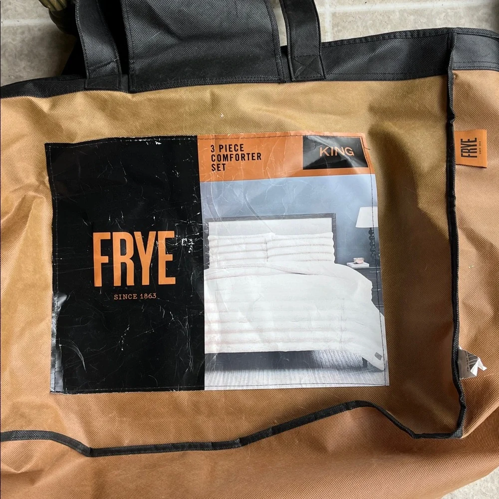 FRYE King Comforter and carrying bag